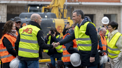 El presidente del Gobierno, Pedro Sánchez, durante el acto de demolición de los primeros edificios del acuartelamiento de Campamento este lunes, 12 de enero de 2026, en Madrid.