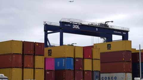 Imagen de archivo de contenedores en el Puerto de Barcelona.