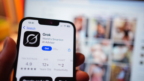 EuropaPress_7213319_filed_08_january_2026_united_kingdom_london_aview_of_the_ai_app_grok_on_the Imágenes sexualizadas en la inteligencia artificial Grok.