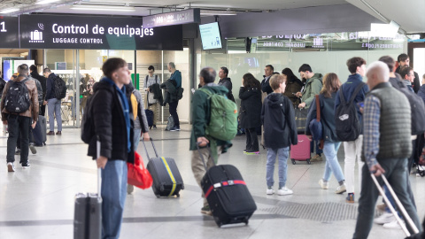 Pagar por ir al baño en una estación: cuando se privatizan hasta las necesidades básicas