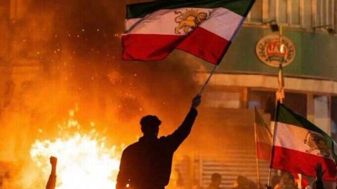 Irán: la revuelta contra el dios clerical Irán: la revuelta contra el dios clerical