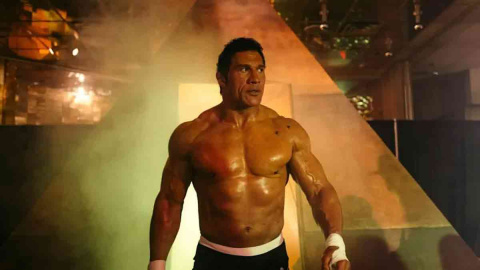 Dwayne Johnson caracterizado como Mark Kerr en 'The smashing machine'.