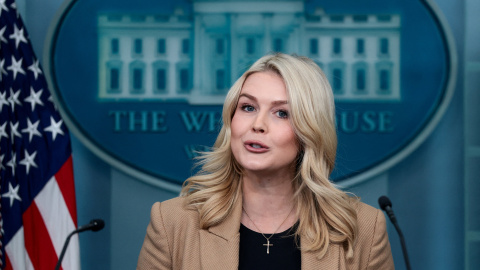 La portavoz, Katherine Leavitt, en una rueda de prensa en la Casa Blanca.