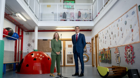 El presidente del Gobierno, Pedro Sánchez, y la ministra de Educación, Formación Profesional y Deportes, Pilar Alegría, durante una visita a la escuela municipal infantil Casa de los Niños, a 17 de septiembre de 2025 El presidente del Gobierno, Pedro Sánchez, y la ministra de Educación, Formación Profesional y Deportes, Pilar Alegría, durante una visita a la escuela municipal infantil Casa de los Niños, a 17 de septiembre de 2025.
