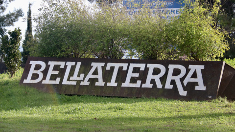 Cartell de Bellaterra a la rotonda d'accés des de Sabadell