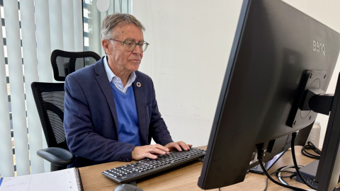 El president de l'EMD de Bellaterra, Josep Maria Riba, al seu despatx