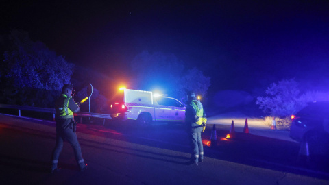 Llegada de efectivos de emergencias al lugar del accidente. Llegada de efectivos de emergencias al lugar del accidente.