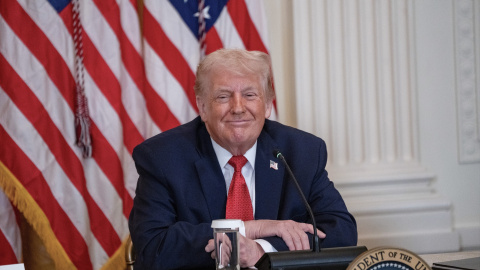 El presidente estadounidense, Donald Trump, asiste a una mesa redonda sobre inversión en salud rural en la Sala Este de la Casa Blanca. El presidente estadounidense, Donald Trump, asiste a una mesa redonda sobre inversión en salud rural en la Sala Este de la Casa Blanca.