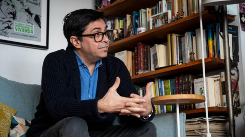 Gerardo Pisarello, durant l'entrevista amb 'Públic' com a candidat a les primàries de BComú.