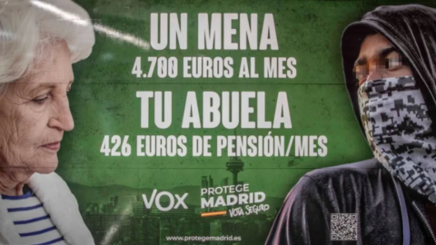 El cartel de Vox que dos agentes del Cuerpo Nacional de Policía exhibieron en un instituto de Ourense. El cartel de Vox que dos agentes del Cuerpo Nacional de Policía exhibieron en un instituto de Ourense.