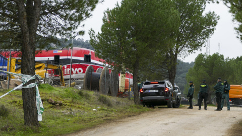 Una grúa trabaja en la zona del accidente de Adamuz, este miércoles.