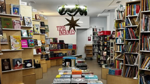 Interior de Tipos Infames, la librería de Malasaña, en Madrid, que ha anunciado su cierre,.