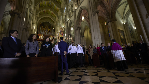 Fotografía de archivo de la presidenta de la Comunidad de Madrid, Isabel Díaz Ayuso, durante una eucaristía en honor a la Virgen de la Almudena, patrona de Madrid.