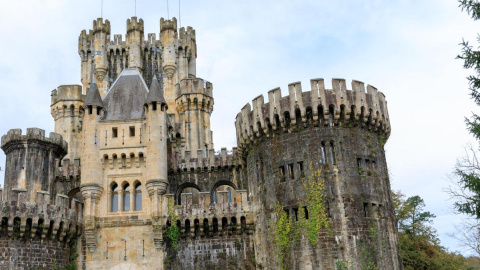 El castillo de Butrón se encuentra en la localidad de Gatika.