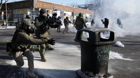 Agentes federales, este sábado, en Mineápolis (Minnesota).