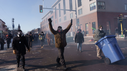 Protestantes en Mineápolis honran la memoria de Alex Pretti.