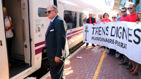 Activistes de Trens Dignes durant una protesta a l'estació de l'Aldea en una imatge d'arxiu