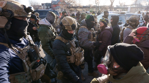Manifestantes se enfrentan contra la represión de los agentes del ICE a la inmigración en Mineápolis (Minesota).