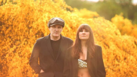 Discos con Aves 2025: los jilgueros de Robe Iniesta y Amaral 