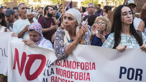 Varias personas durante una concentración contra la violencia racista tras los hechos ocurridos en Torre Pacheco, en la plaza del Ayuntamiento, a 18 de julio de 2025, en Valencia Varias personas durante una concentración contra la violencia racista tras los hechos ocurridos en Torre Pacheco, en la plaza del Ayuntamiento, a 18 de julio de 2025, en Valencia