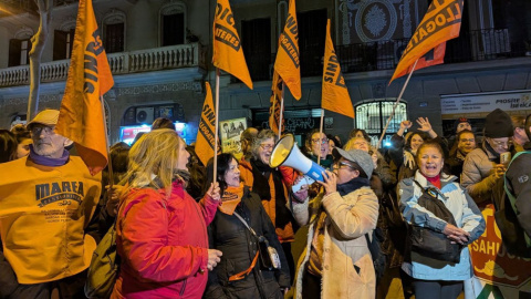 Una imatge de la concentració contra Junts a Barcelona pel seu 'no' a la pròrroga de la moratòria antidesnonaments.