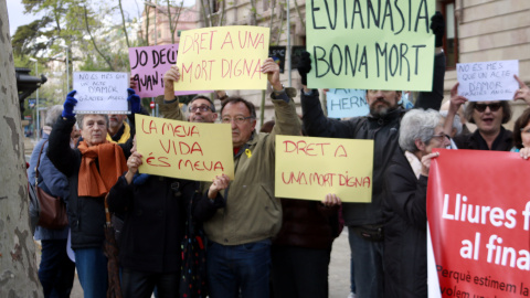 Imatge d'arxiu d'una manifestació a favor d''una mort digne a Barcelona