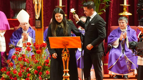 Liliana Sáenz de la Torre, hija de una de las victimas de Adamuz, durante la misa funeral en memoria de las 45 personas fallecidas en el accidente ferroviario de Adamuz.