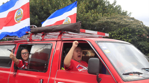 Personas celebrando en Costa Rica después clasificarse para la Copa Mundial de la FIFA 2022. Personas celebrando en Costa Rica después clasificarse para la Copa Mundial de la FIFA 2022.