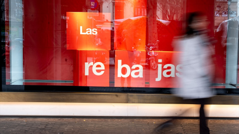 Imagen de comercios anunciando sus Rebajas de Invierno.