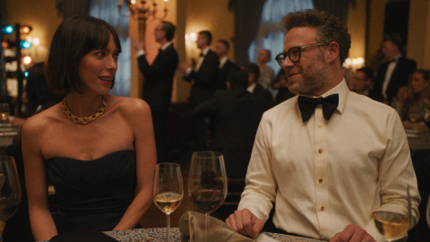 Rebecca Hall y Seth Rogen en 'The Studio'.
