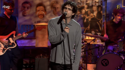 Carolina Durante interpreta 'Hamburguesas' en La Revuelta de TVE.