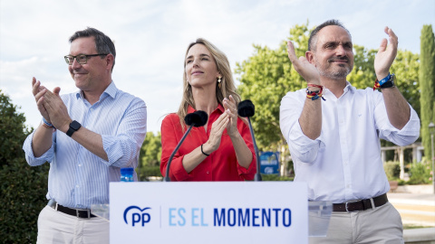 Alfonso Serrano, Cayetana Álvarez de Toledo y Manuel Bautista, en un acto del PP en 2023. Alfonso Serrano, Cayetana Álvarez de Toledo y Manuel Bautista, en un acto del PP en 2023.