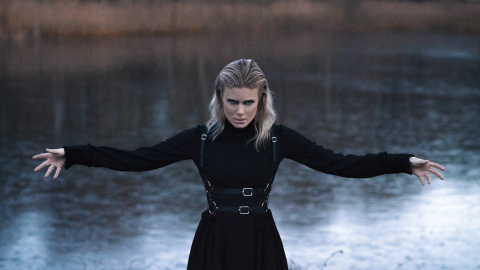 myrkur_folk_pagan_black_metal_singer Myrkur