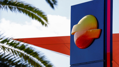 El logo de la petrolera Repsol en una estación de servicio en la localidad de Vecindario (Gran Canaria). El logo de la petrolera Repsol en una estación de servicio en la localidad de Vecindario (Gran Canaria).