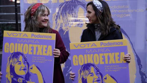 Ione Belarra y María Goikoetxea durante el inicio de la campaña electoral en Zaragoza.