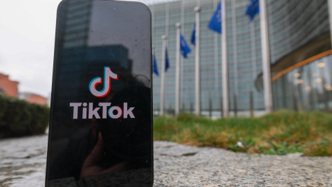 Las autoridades de la Comisión Europea continúan examinando a TikTok según las normas de regulación digital de la UE. Las autoridades de la Comisión Europea continúan examinando a TikTok según las normas de regulación digital de la UE.