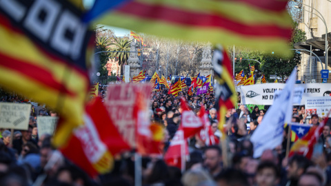 Manifestació convocada per una vintena d'entitats per denunciar la situació de Rodalies a Barcelona amb el lema 'Sense trens no hi ha futur'.