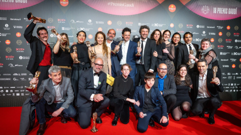 L'equip de 'Sirât' amb els vuit estatuetes de Gaudí 2026.