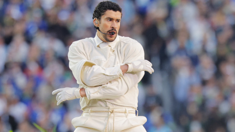 El artista Bad Bunny en el espectáculo del descanso de la Super Bowl.