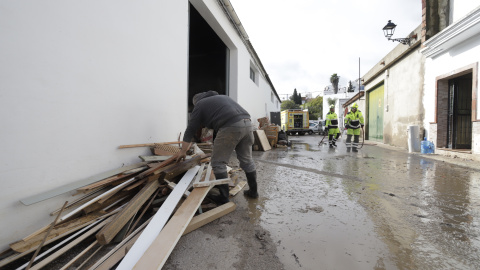 Vecinos de San Martín del Tesorillo (Cádiz) desalojados por las lluvias, regresan a sus casas. Vecinos de San Martín del Tesorillo (Cádiz) desalojados por las lluvias, regresan a sus casas.