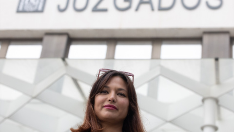 elisamoulia La actriz Elisa Mouliaá a su salida de los Juzgados de Plaza de Castilla en abril de 2025.