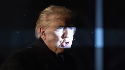 El presidente Donald Trump responde a preguntas de la prensa antes de abordar el Marine One en la Casa Blanca, Washington, 6 de febrero de 2026.