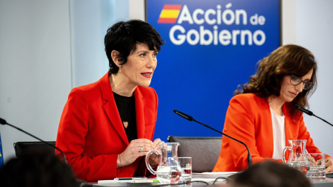 La Ministra de Inclusión, Seguridad Social y Migraciones y portavoz del Gobierno, Elma Saiz, y la ministra de Sanidad, Mónica García, durante una rueda de prensa tras la reunión del Consejo de Ministros, a 10 de febrero de 2026. La Ministra de Inclusión, Seguridad Social y Migraciones y portavoz del Gobierno, Elma Saiz, y la ministra de Sanidad, Mónica García, durante una rueda de prensa tras la reunión del Consejo de Ministros, a 10 de febrero de 2026.