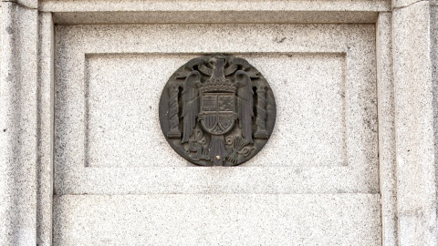 Un escudo franquista que permanece en el arco Un escudo franquista que permanece en el arco