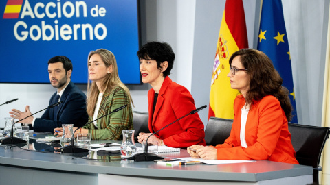 El ministro de Derechos Sociales, Consumo y Agenda 2030, Pablo Bustinduy, La vicepresidenta del Gobierno y ministra para Transición Ecológica y el Reto Demográfica, Sara Aagesen, la Ministra de Inclusión, Seguridad Social y Migraciones y portavoz del Gobierno, Elma Saiz y la ministra de Sanidad, Mónica García, tras la reunión del Consejo de Ministros, a 10 de febrero de 2026, en Madrid.