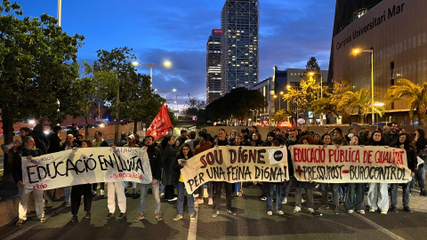Manifestants tallant aquest dimecres la Ronda Litoral a Barcelona.