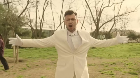 Gabriel Rufián es Bad Bunny 'Polònia' convierte a Gabriel Rufián en Bad Bunny en la Super Bowl.