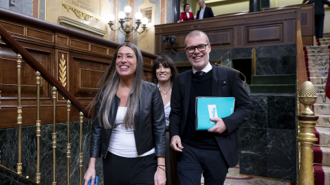 La portavoz de Junts en el Congreso, Miriam Nogueras, y el diputado Josep Maria Cruset a su llegada a una sesión plenaria en el Congreso de los Diputados.