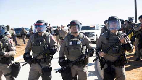 dilley Imagen de archivo de varios agentes de la Policía estatal de Texas en el Centro de Procesamiento de Inmigración de Dilley, en Texas.