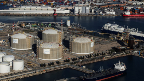 Vista de la terminal de GNL de Enagás en el puerto de Barcelona. Vista de la terminal de GNL de Enagás en el puerto de Barcelona.